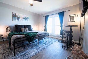 3 Schlafzimmer, Schreibtisch, Bügeleisen/Bügelbrett, Reisekinderbett