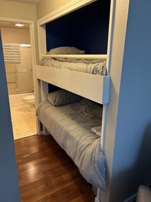 1 bedroom, WiFi, bed sheets
