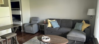#109-Summer Dreaming River Condo by large pool & Gorge Shuttle pick up location
