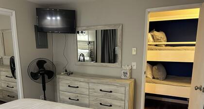 #109-Summer Dreaming River Condo by large pool & Gorge Shuttle pick up location