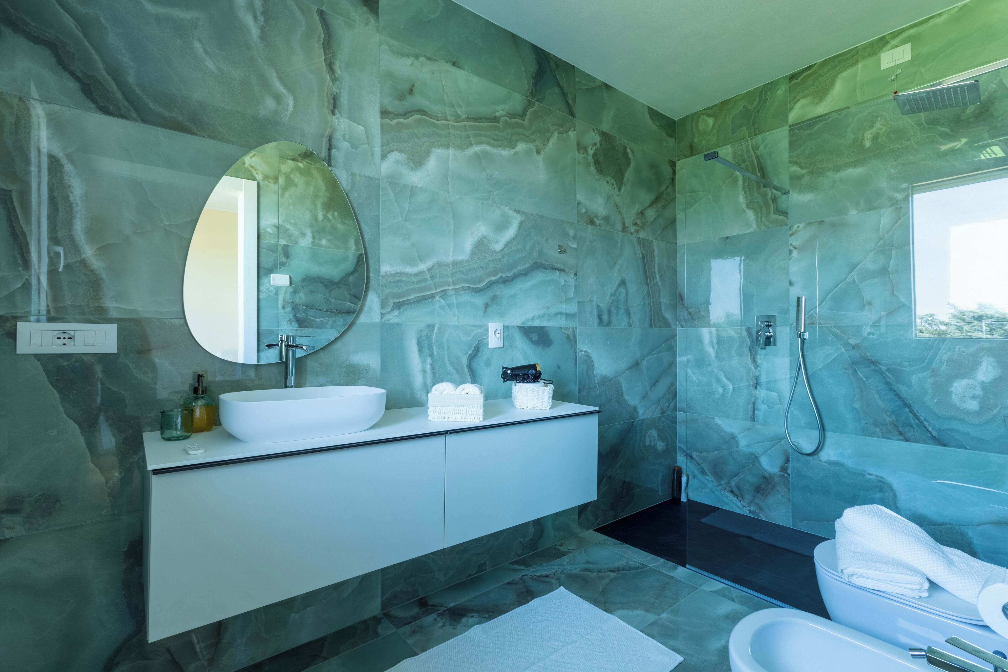 Dusche, Haartrockner, Bidet, Handtücher