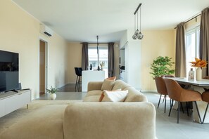 Smart TV, printers - Anna Milan Bergamo Penthouse, With Private Terrace and 40° Heated Jacuzzi! (Pozzo d'Adda)