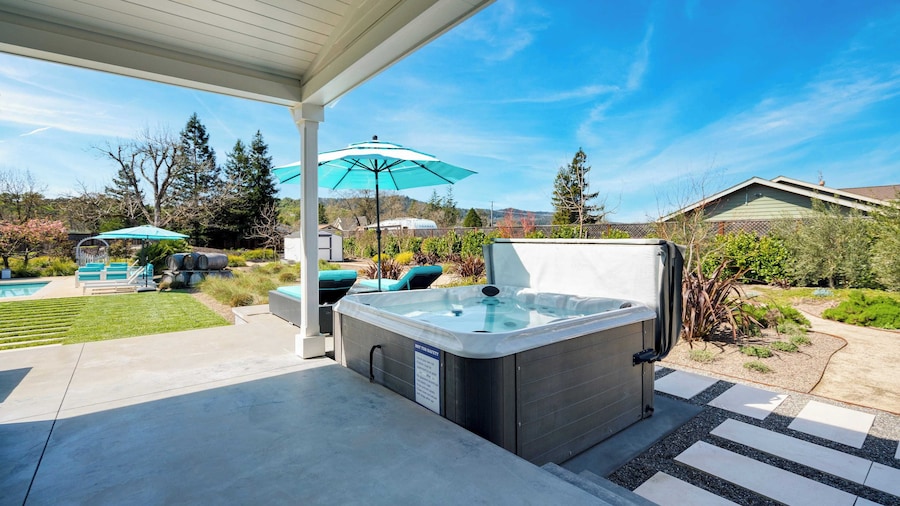 Luxe, Pool, Spa, Fire Pit, Game Room, Piano Sonoma Pool Retreat by Avantstay