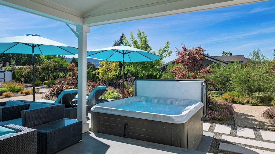 Luxe, Pool, Spa, Fire Pit, Game Room, Piano Sonoma Pool Retreat by Avantstay