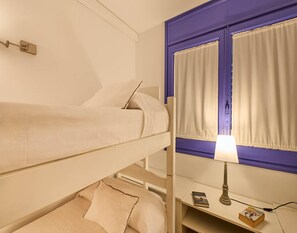 2 chambres, fer et planche à repasser