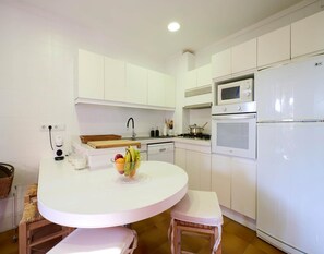 Apartment | Private kitchen - Apartment in Calella Near Sandy Beach (Palafrugell)
