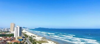 Pé na areia apto c vista mar e piscina