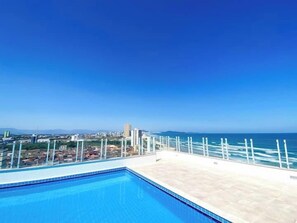 Rooftop pool - Pé na areia apto c vista mar e piscina (Praia Grande)
