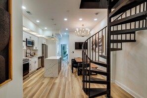Interior - 1 Mi to Dtwn: Hot Tub Haven in Richmond! (Richmond)