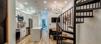1 Mi to Dtwn: Hot Tub Haven in Richmond!