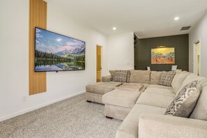 TV, fireplace - Serenity Now: Big Canoe Mountain Home! (Jasper)