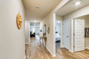 4 chambres, fer et planche à repasser, accès Internet, draps fournis