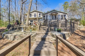 Terrace/patio - Lake Hartwell Haven w/ Boat Dock in Westminster! (Westminster)