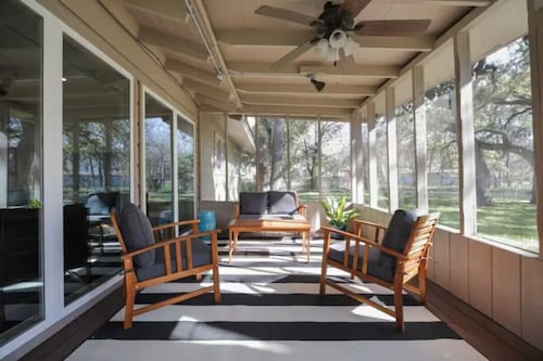 Charming 3-BDR East Austin Retreat with Spacious Backyard