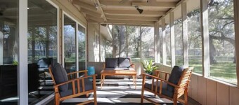 Charming 3-BDR East Austin Retreat with Spacious Backyard