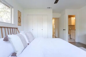 3 bedrooms, iron/ironing board, free WiFi, bed sheets