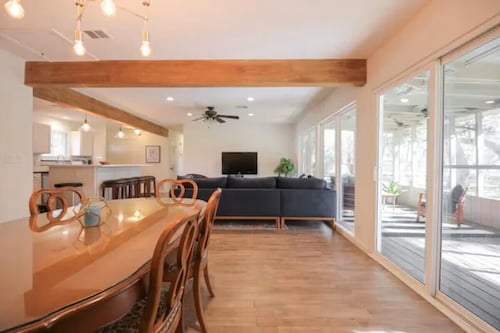 Charming 3-BDR East Austin Retreat with Spacious Backyard