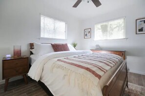 3 室のベッドルーム、アイロン / アイロン台、WiFi (無料)、ベッドシーツ