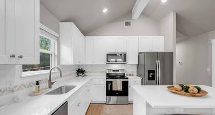 3-bedroom house in beautiful Granite Shoals with Wi-Fi, AC, and game room
