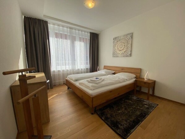 1 chambre, bureau, fer et planche à repasser, Wi-Fi