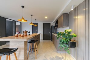 Deluxe Apartment | Private kitchen - Torre San Tomas (Medellín)