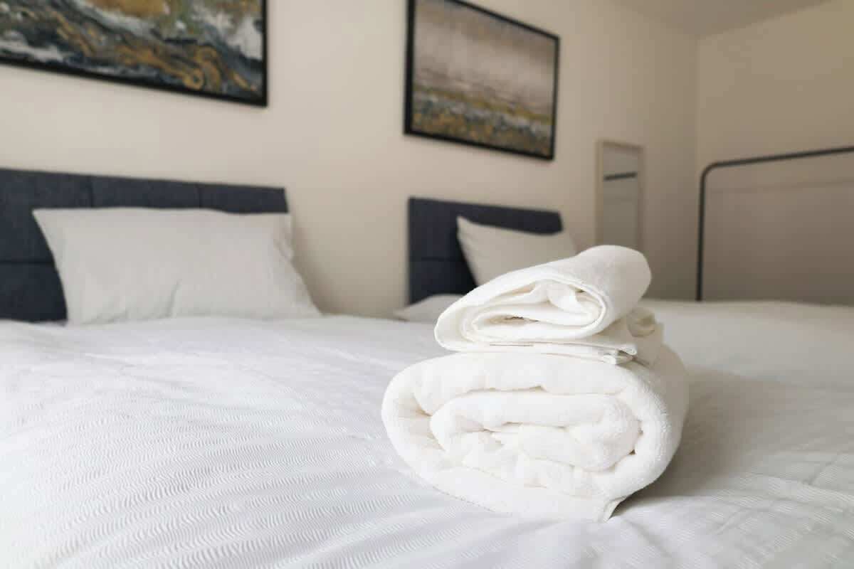 3 bedrooms, desk, iron/ironing board, travel cot