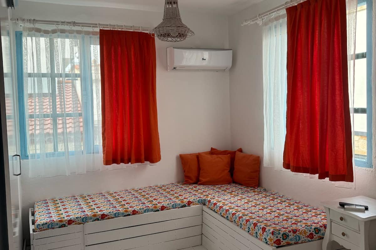 Basic Double Room | WiFi (free), bed sheets