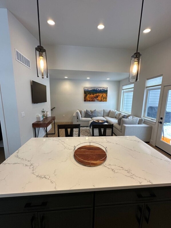 Interior - 3-bedroom Missoula Townhome with incredible Mountain Views (Missoula)