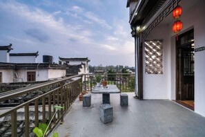 Unclassified image, 4 of 12, button - Hongcun Hongyiju Inn (Yi County)