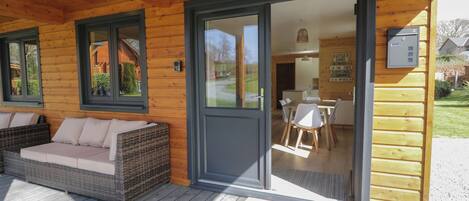 รับประทานอาหารกลางแจ้ง