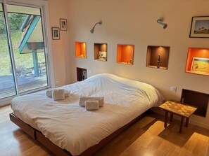 3 bedrooms, free WiFi, bed sheets