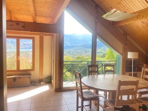 ST-JORIOZ, Spacieuse villa, vue sur le lac , 6 pers