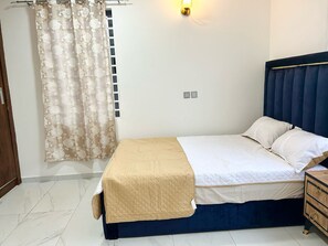 3 bedrooms, iron/ironing board, Internet, bed sheets