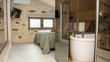 Deluxe Villa, Sea View | Bathroom | Free toiletries, hair dryer, bathrobes, slippers