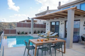 Vila Deluks, pemandangan laut | Teras/patio