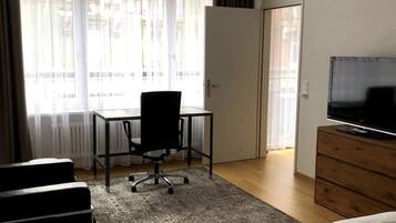 Schreibtisch, Bügeleisen/Bügelbrett, WLAN, Bettwäsche