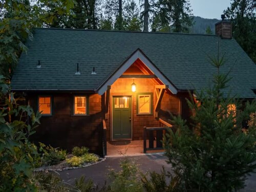 On the River Wooded Bliss Cabin near Loloma Lodge