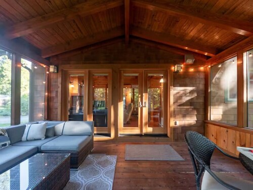 On the River Wooded Bliss Cabin near Loloma Lodge