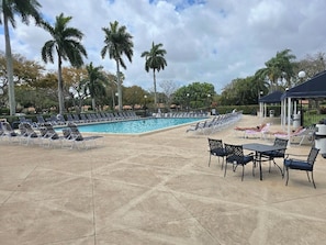Piscine extérieure, piscine chauffée