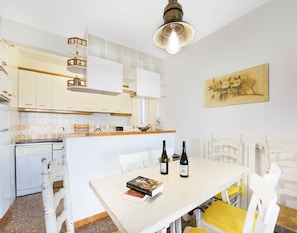 Apartment | Dining - Apartment in Spain Near Sandy Beach (Palafrugell)