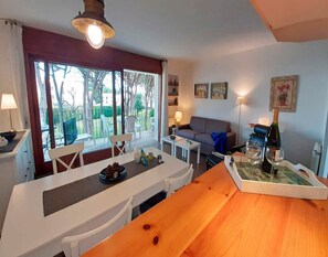 Apartment | Dining - Apartment in Spain Near Sandy Beach (Palafrugell)