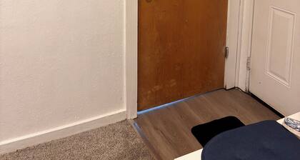 Hogwartz "House Ravenclaw" Themed 2-bd, 1-ba upstairs apartment.