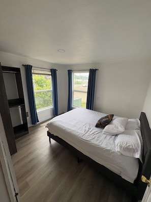2 bedrooms, desk, free WiFi, bed sheets
