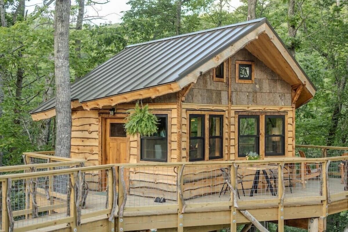 Tree House, Mountain View, Mountainside | Premium bedding, laptop workspace, WiFi (free), bed sheets