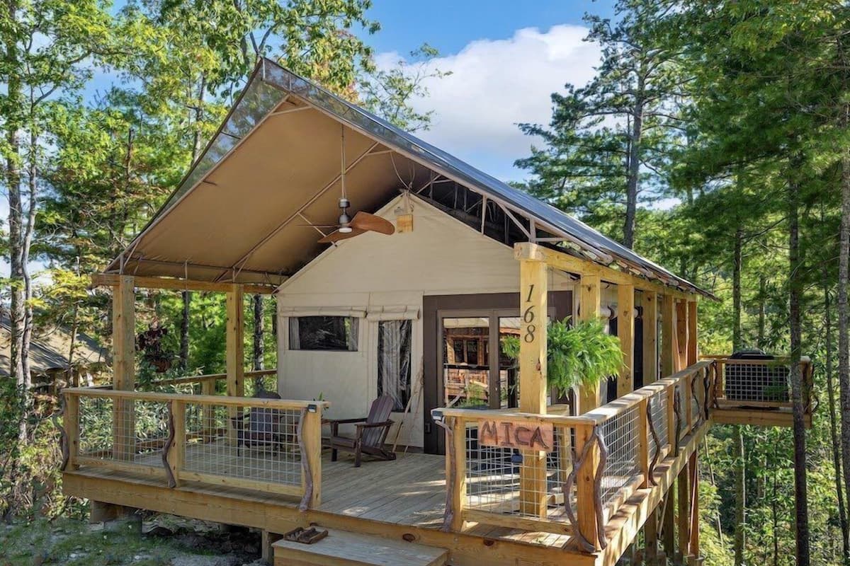 Tent, Pets Allowed, Mountain View | Premium bedding, laptop workspace, WiFi (free), bed sheets