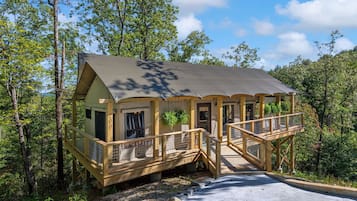 Deluxe Tent, Mountain View | Premium bedding, laptop workspace, free WiFi, bed sheets