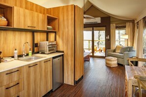 Basic Tent, Mountain View | Private kitchen | Mini-fridge, microwave, coffee grinder, toaster oven - Tuxedo Falls (Zirconia)