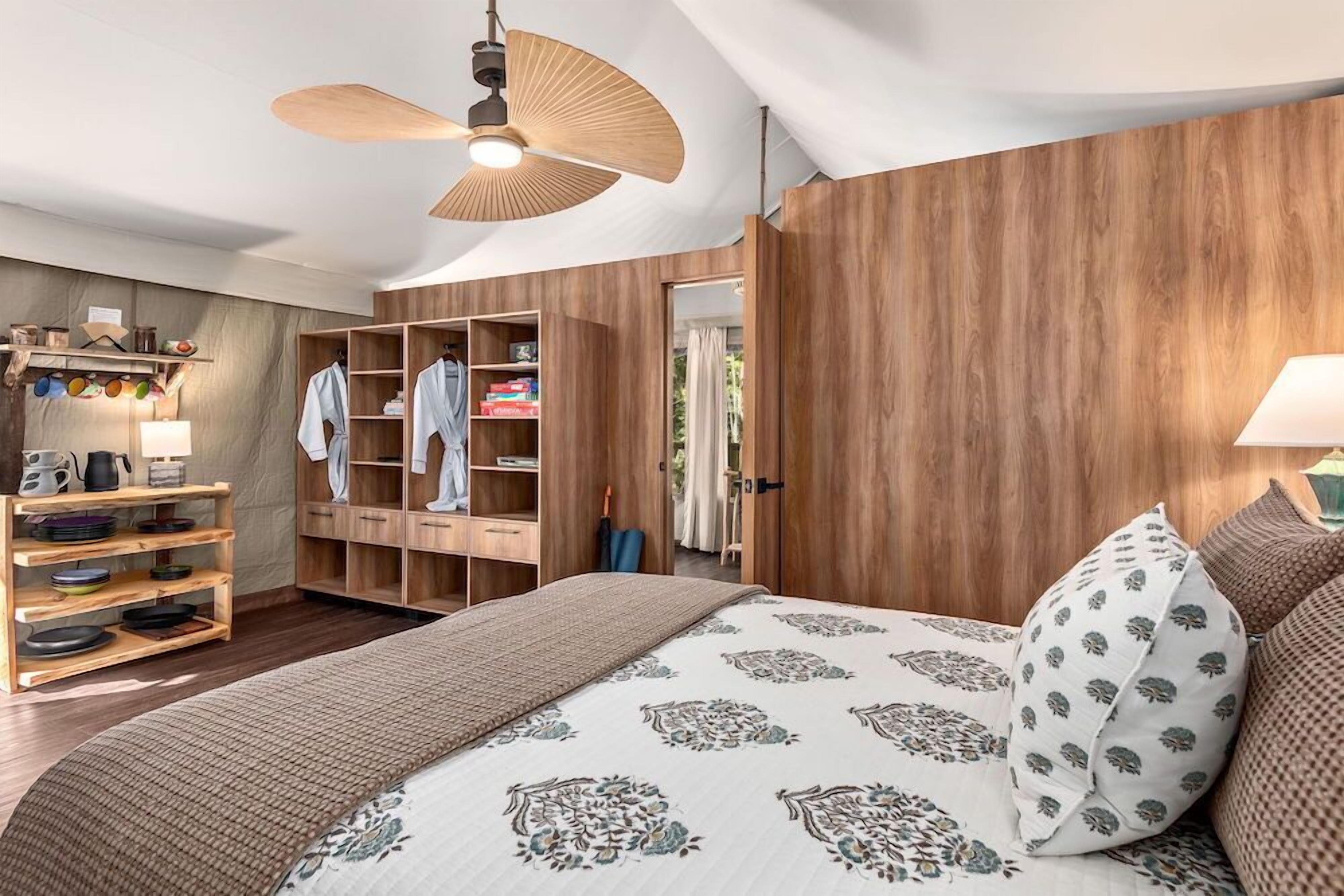 Deluxe tent, uitzicht op bergen | Een laptopwerkplek, gratis wifi, beddengoed