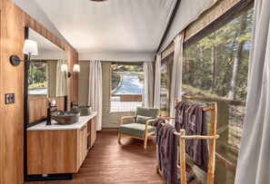 Deluxe Tent, Mountain View | Bathroom - Tuxedo Falls (Zirconia)