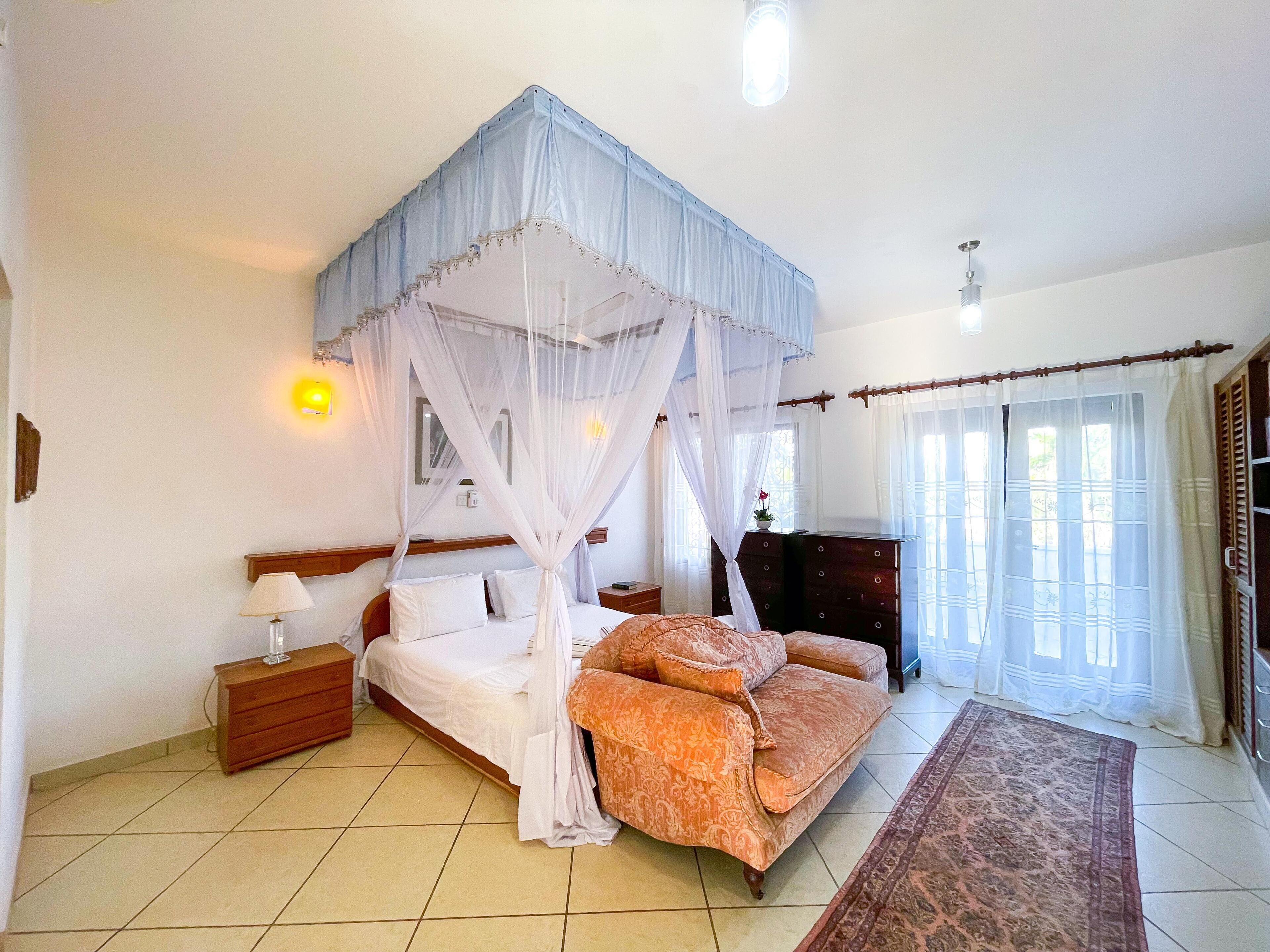 5 bedrooms, iron/ironing board, free WiFi, bed sheets